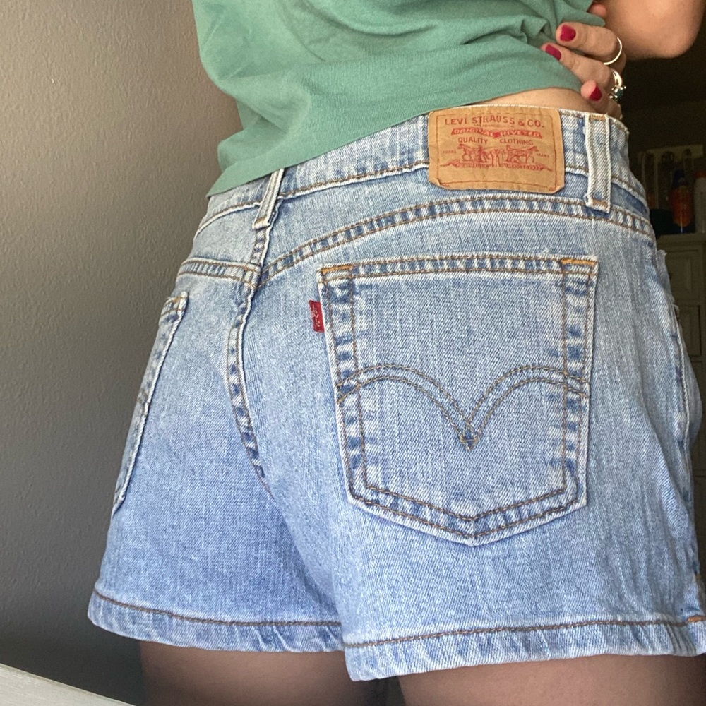 SUPERLOW STRETCH VINTAGE LEVI JEAN SHORTS// SIZE 9 JR